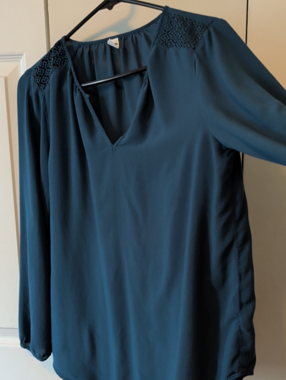 Old Navy Teal V-Neck Long-Sleeve Blouse with Lace Shoulders